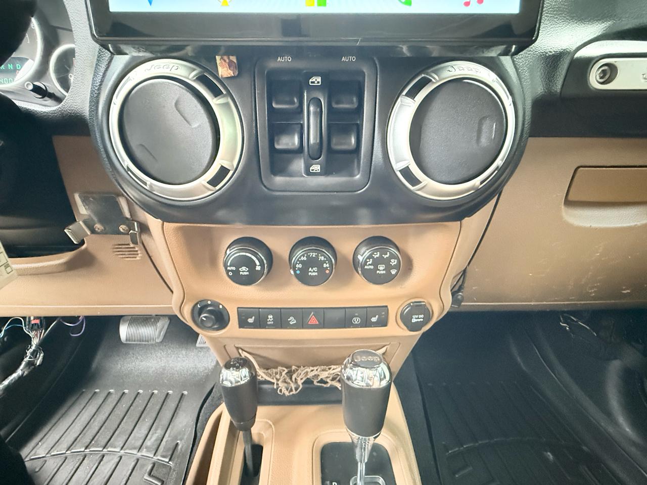 Jeep Wrangler Unlimited Sahara 4WD 2013