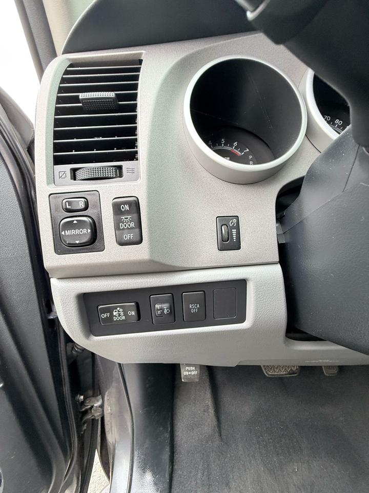 Toyota Tundra Tundra-Grade Double Cab 4.6L 4WD 2013