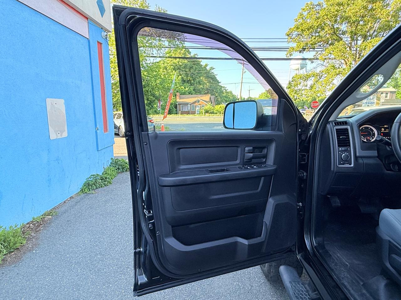 RAM 2500 Tradesman Crew Cab SWB 4WD 2017
