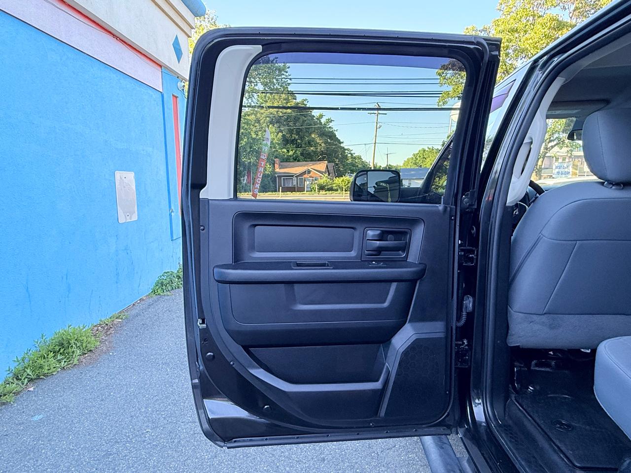 RAM 2500 Tradesman Crew Cab SWB 4WD 2017