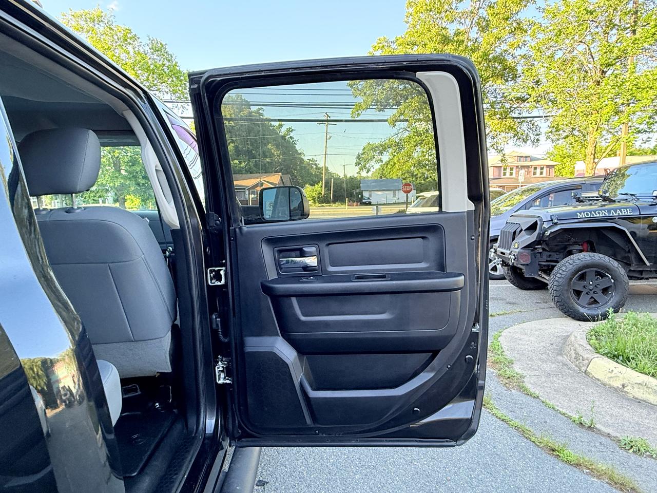 RAM 2500 Tradesman Crew Cab SWB 4WD 2017