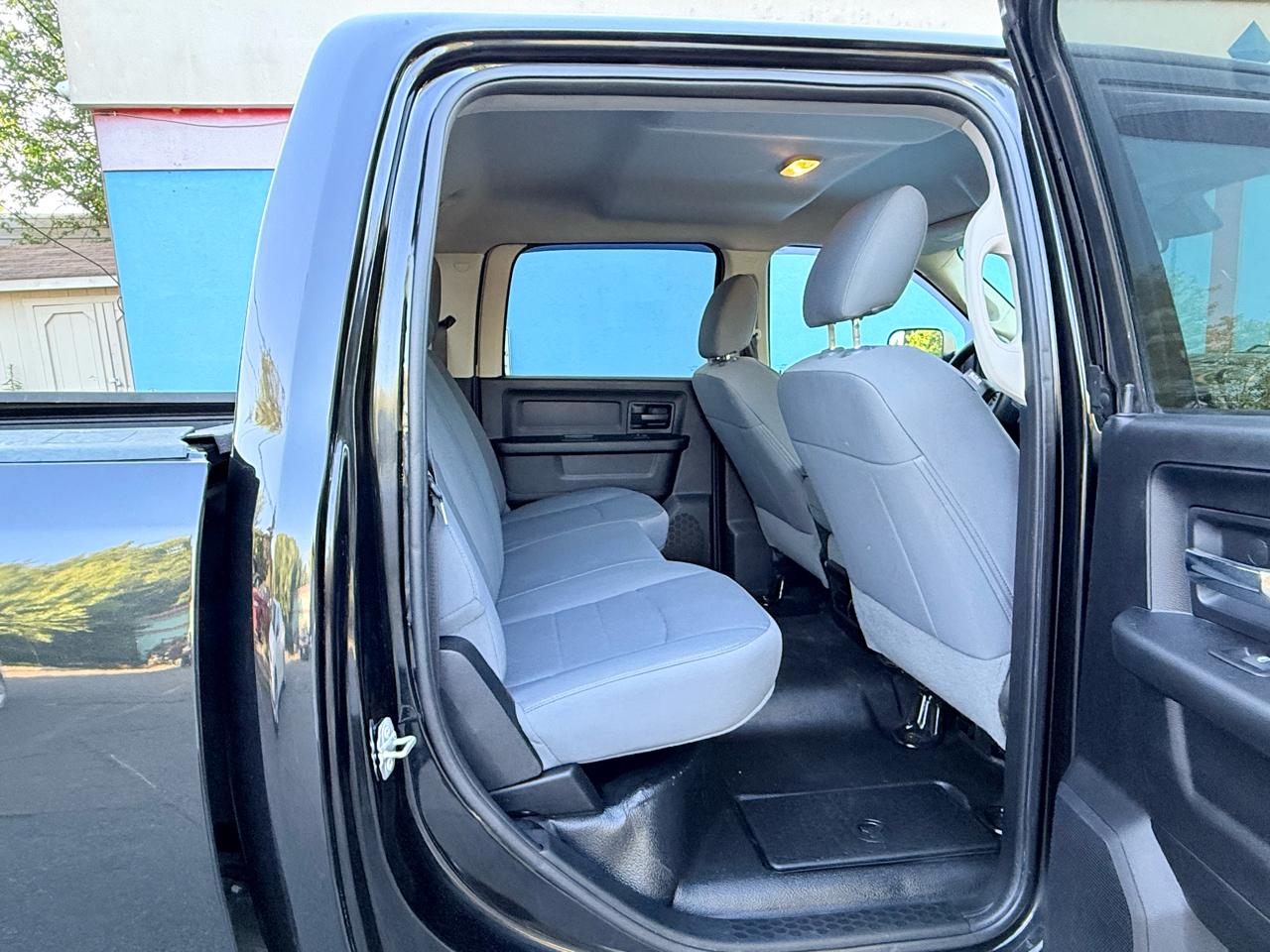 RAM 2500 Tradesman Crew Cab SWB 4WD 2017