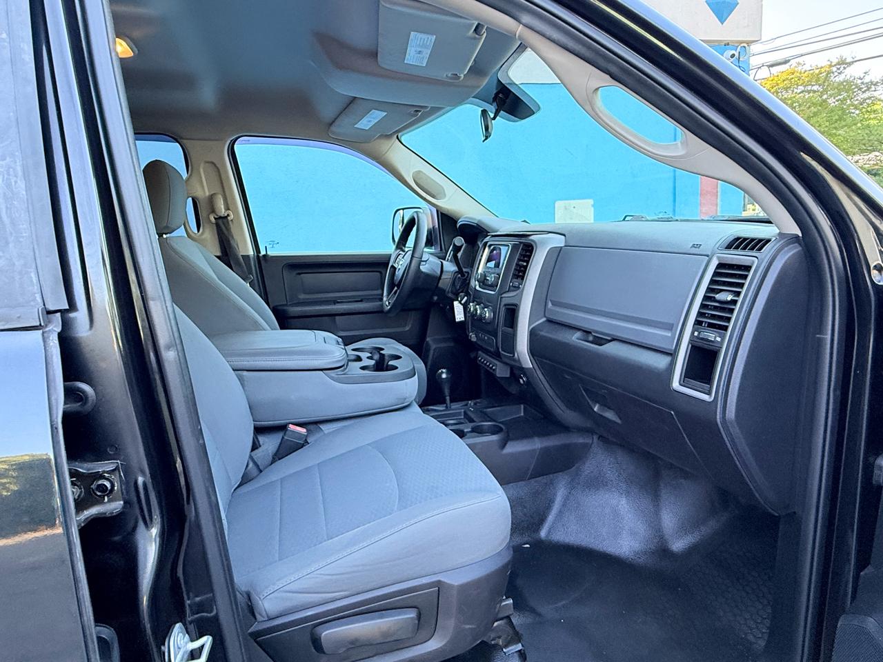 RAM 2500 Tradesman Crew Cab SWB 4WD 2017