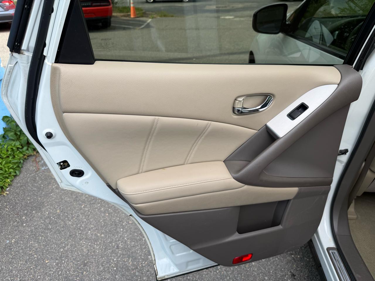 Nissan Murano S AWD 2011