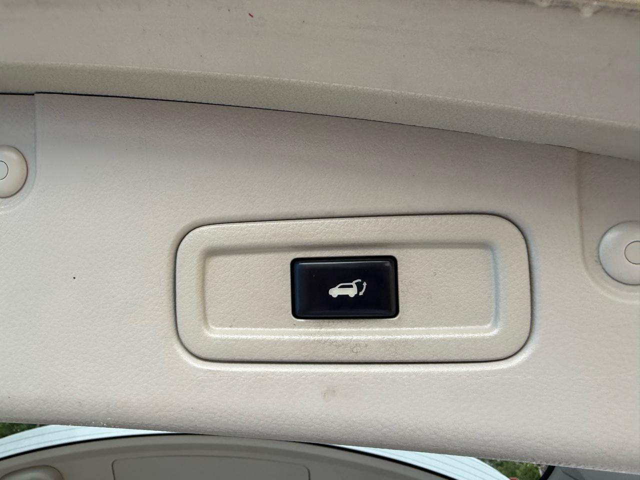 Nissan Murano S AWD 2011
