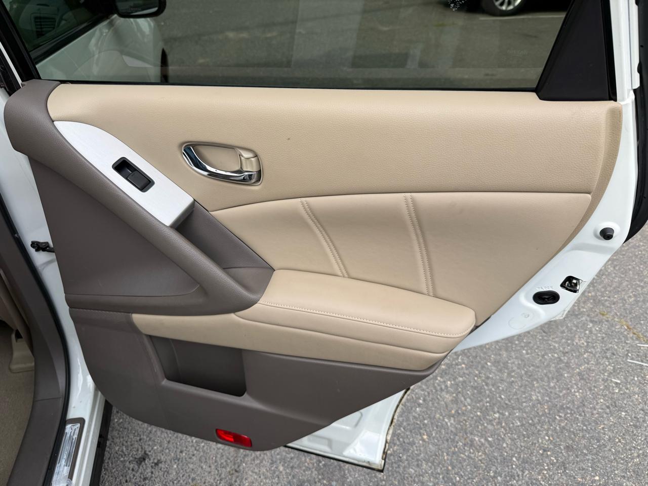 Nissan Murano S AWD 2011