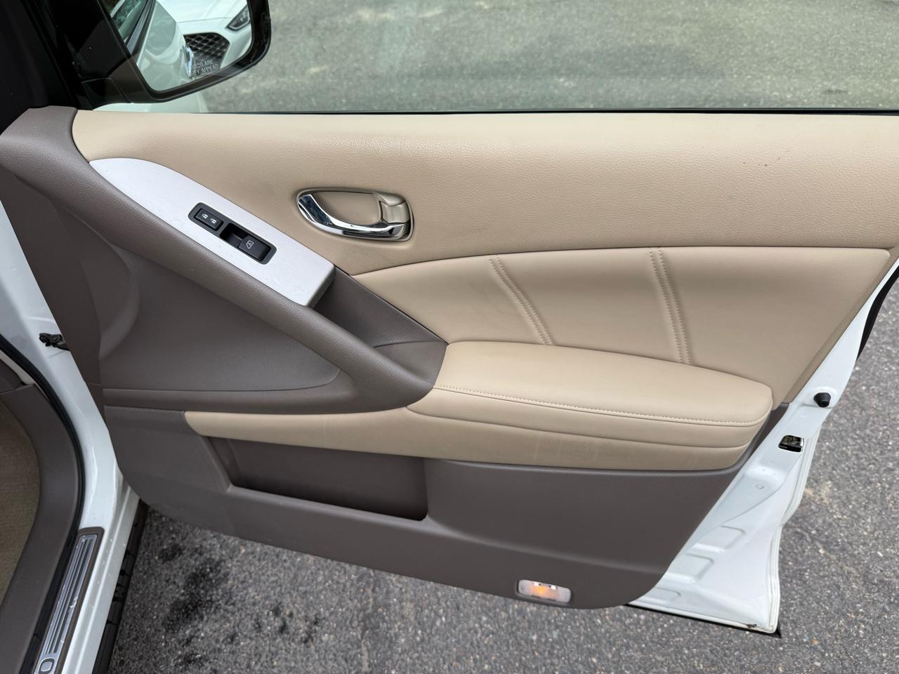 Nissan Murano S AWD 2011