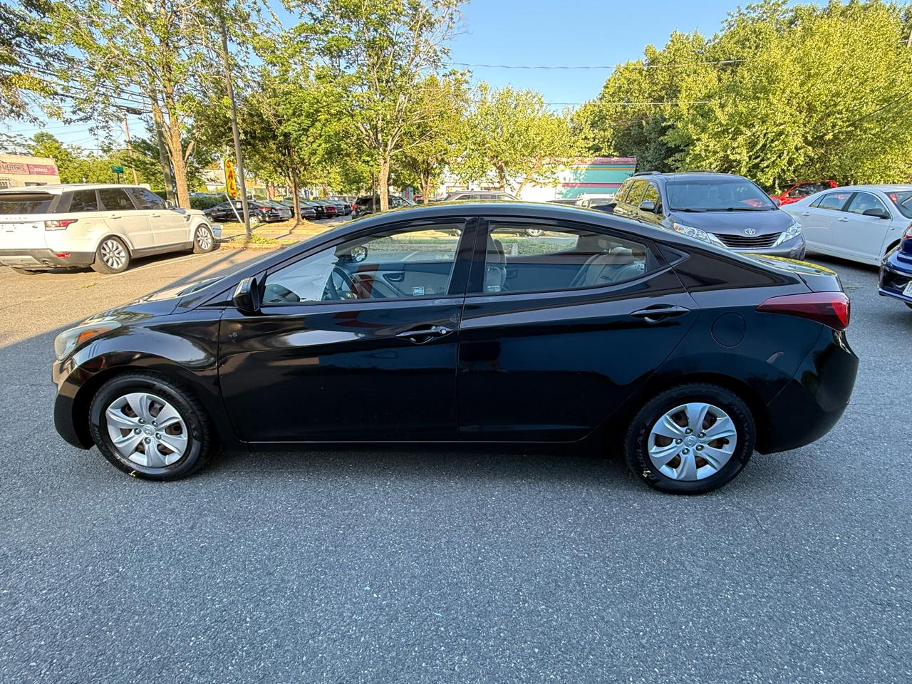 Hyundai Elantra SE 6AT 2016