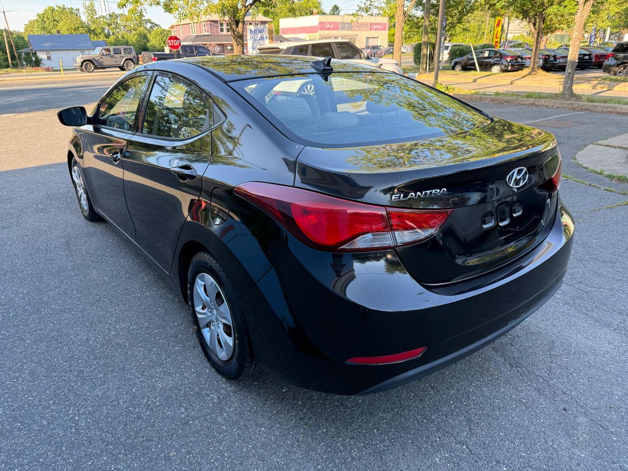 Hyundai Elantra SE 6AT 2016