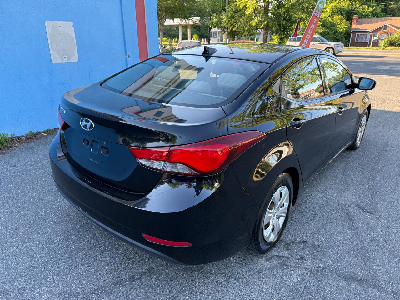 Hyundai Elantra SE 6AT 2016