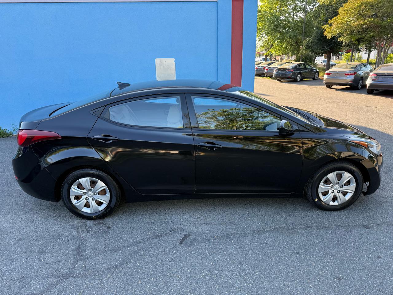 Hyundai Elantra SE 6AT 2016