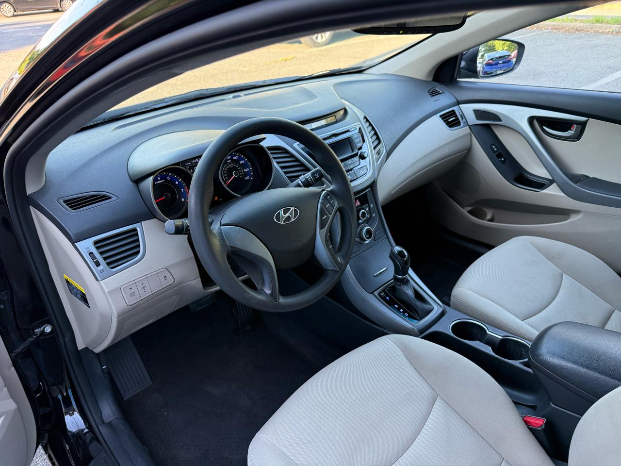 Hyundai Elantra SE 6AT 2016