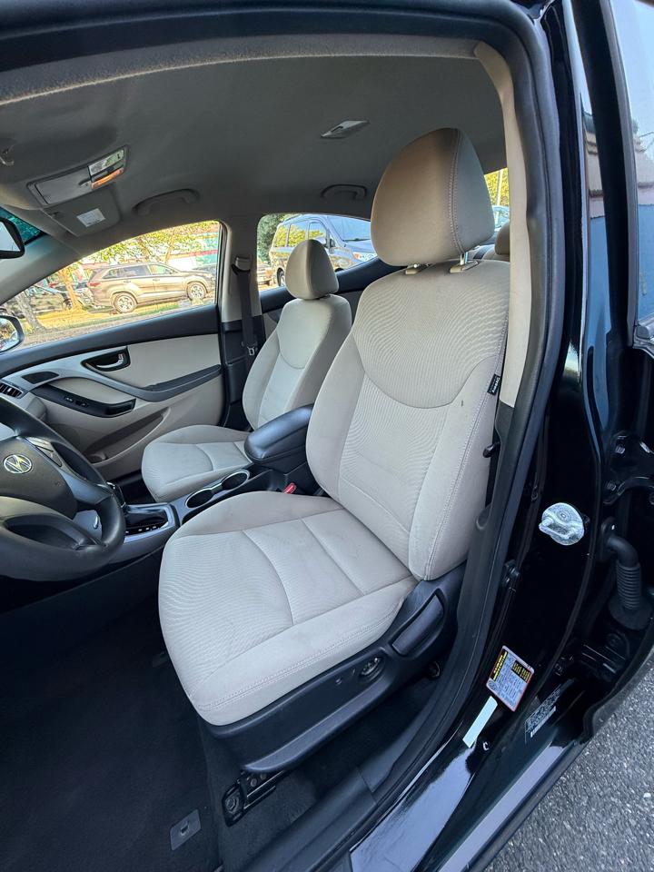 Hyundai Elantra SE 6AT 2016