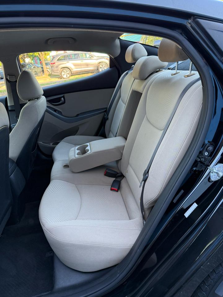 Hyundai Elantra SE 6AT 2016