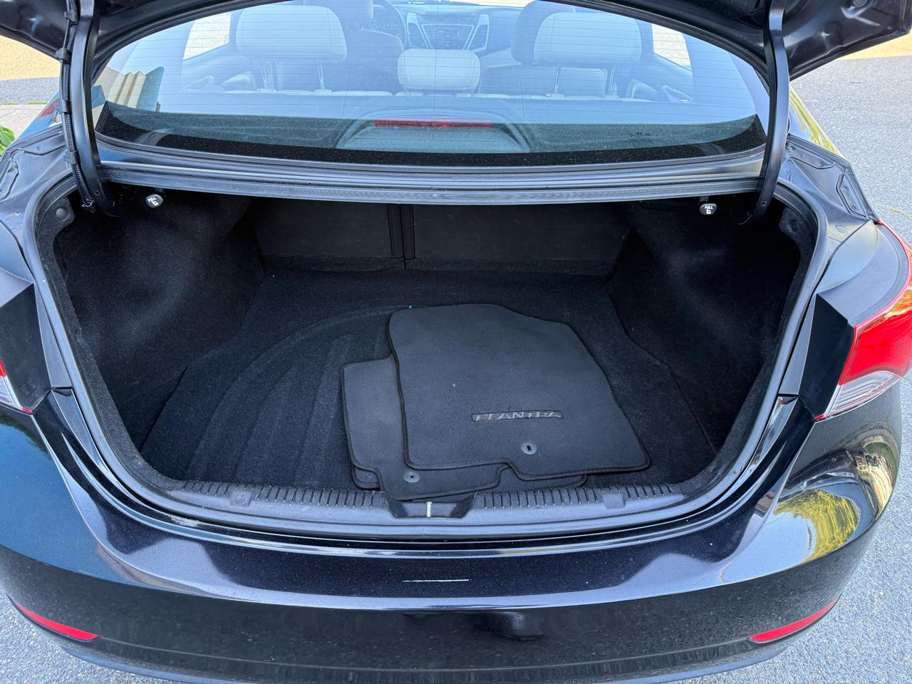 Hyundai Elantra SE 6AT 2016
