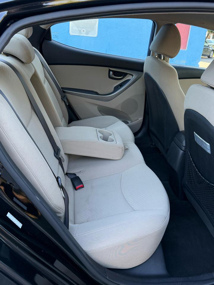 Hyundai Elantra SE 6AT 2016