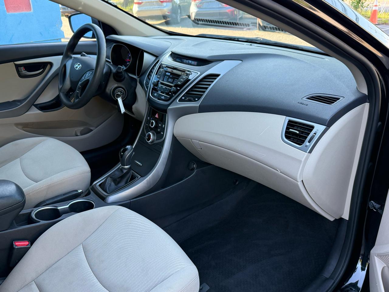 Hyundai Elantra SE 6AT 2016