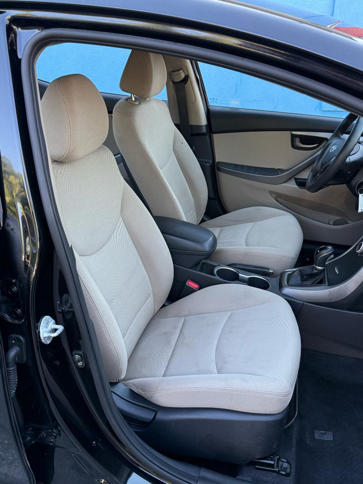 Hyundai Elantra SE 6AT 2016