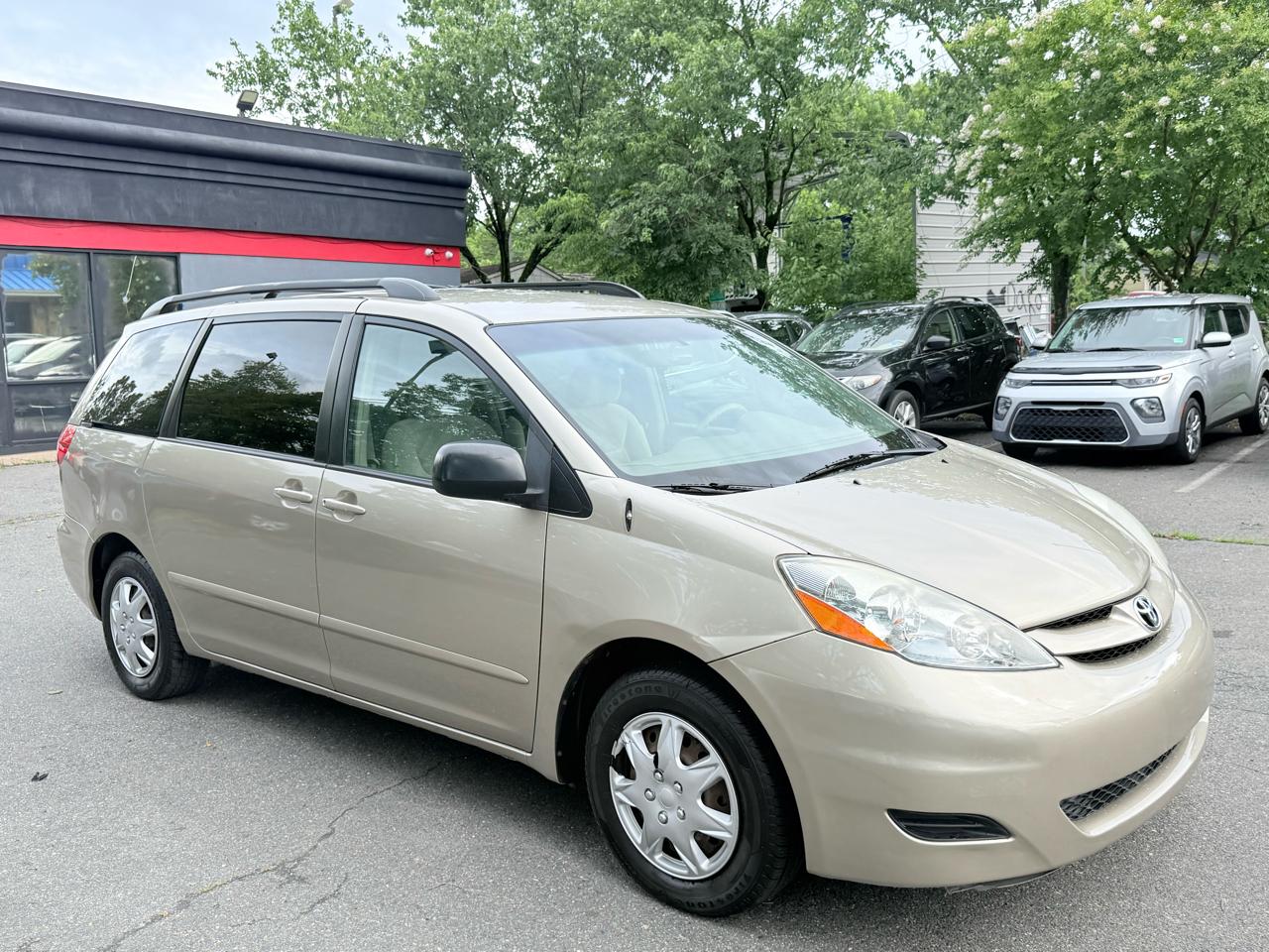 Toyota Sienna LE FWD 8-Passenger Seating 2008