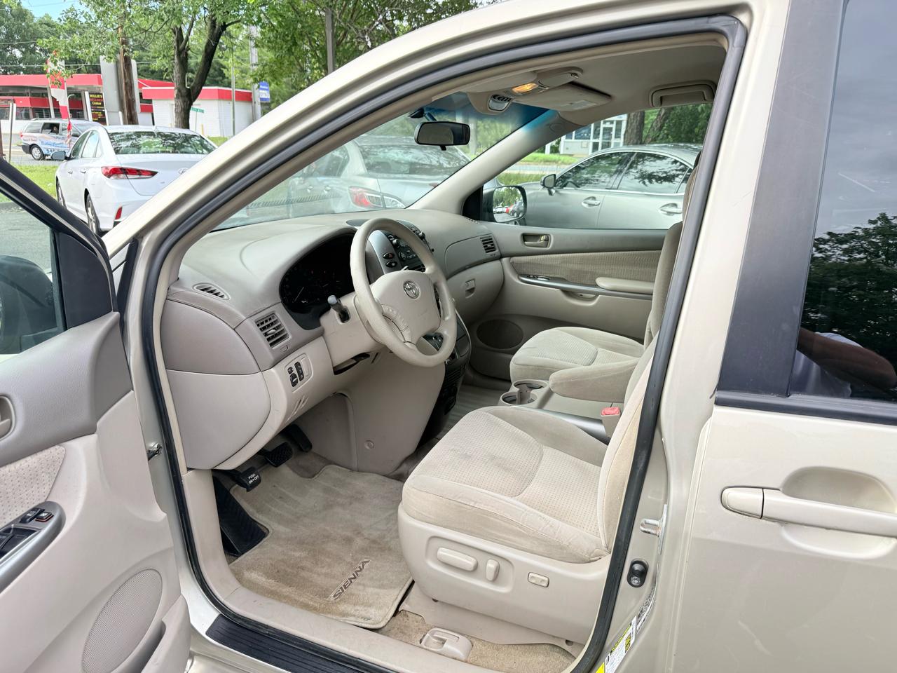Toyota Sienna LE FWD 8-Passenger Seating 2008