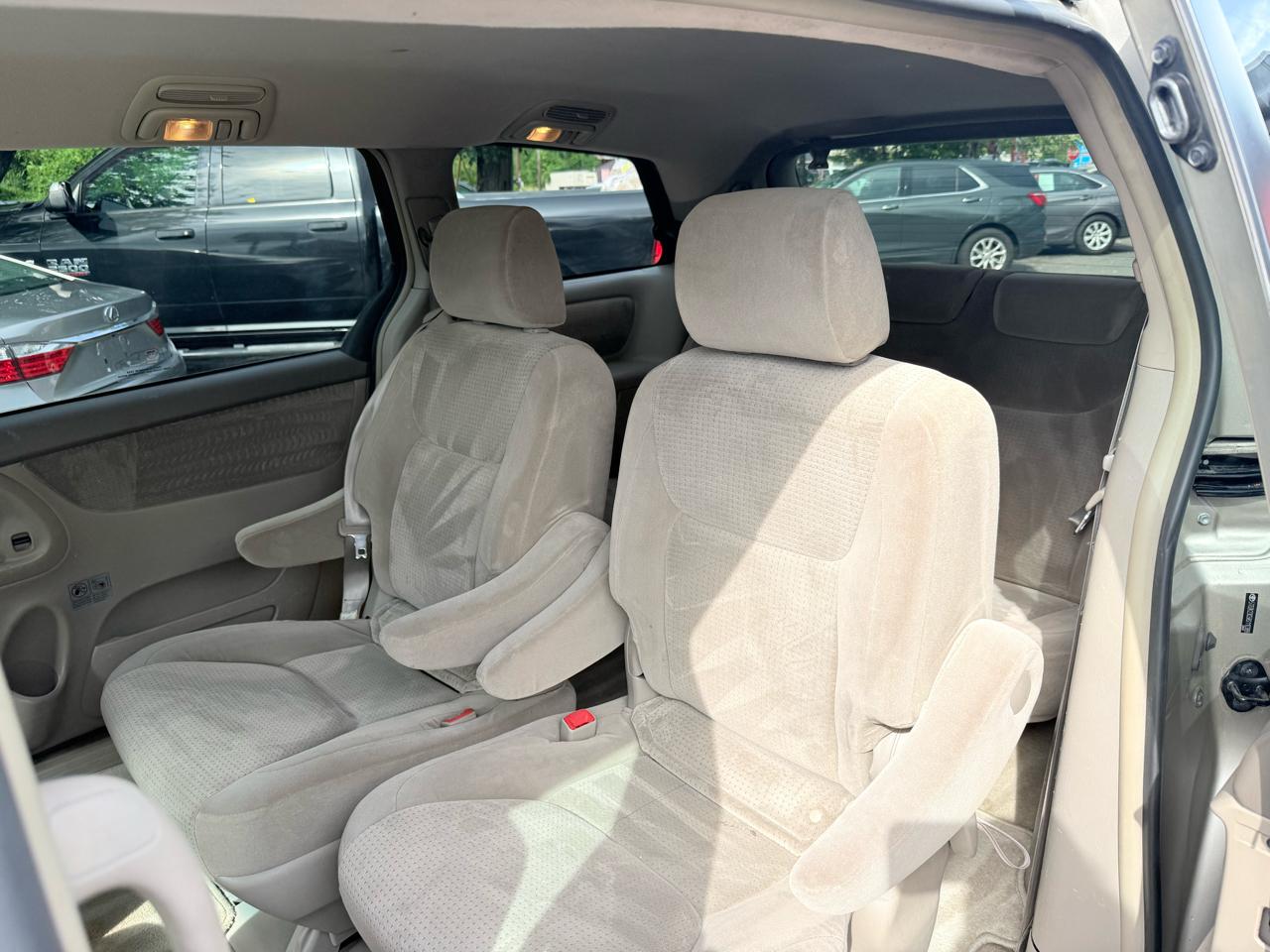 Toyota Sienna LE FWD 8-Passenger Seating 2008
