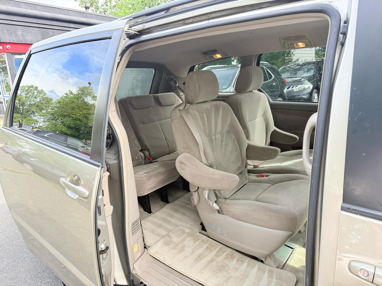 Toyota Sienna LE FWD 8-Passenger Seating 2008