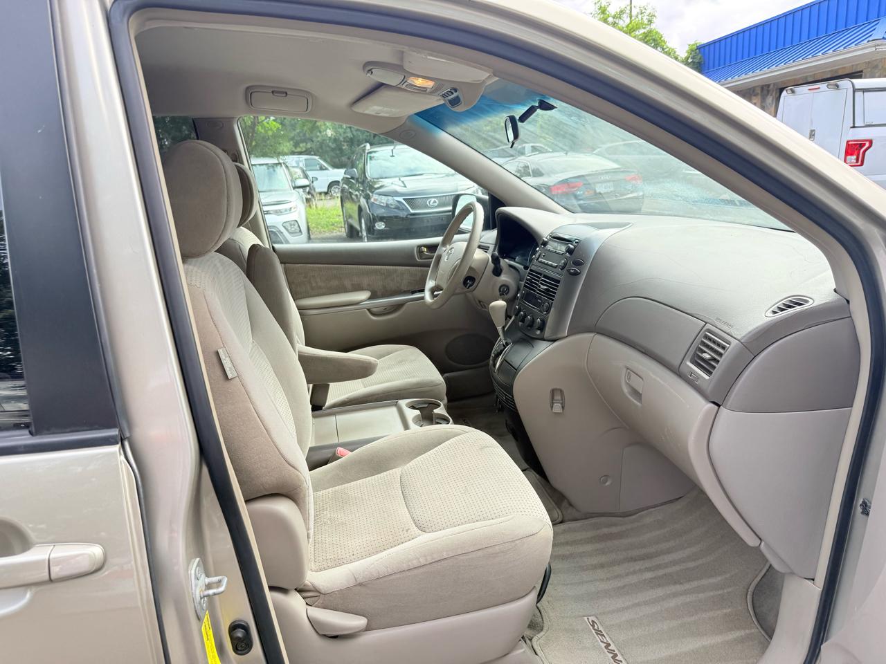 Toyota Sienna LE FWD 8-Passenger Seating 2008