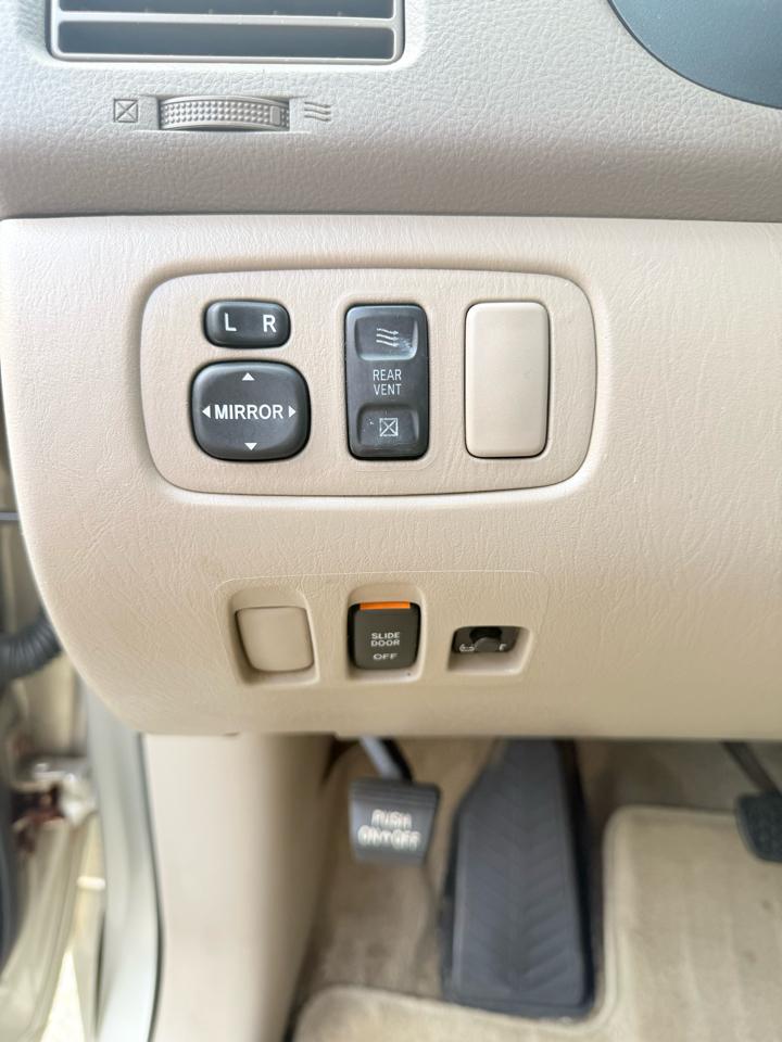 Toyota Sienna LE FWD 8-Passenger Seating 2008