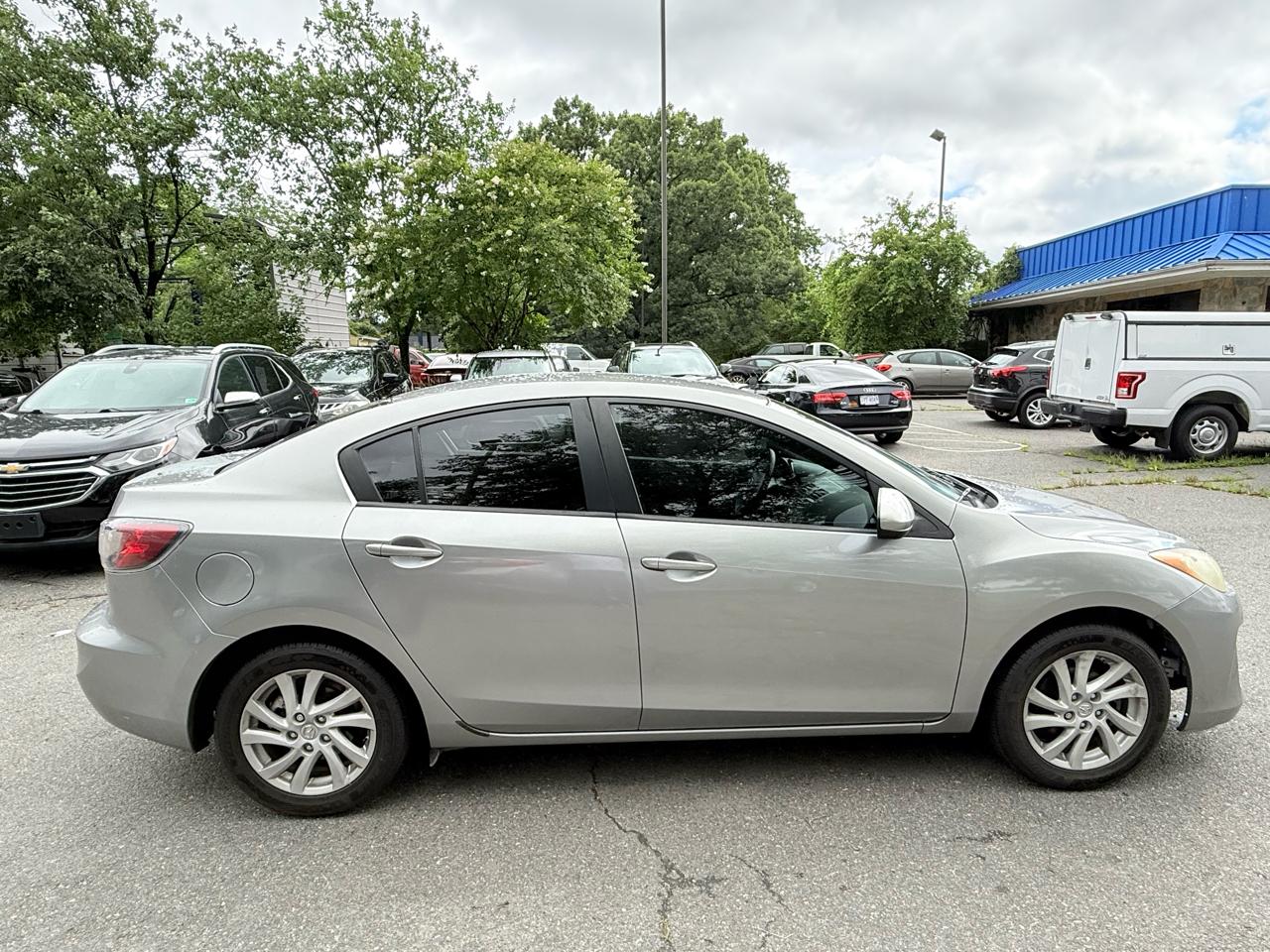 Mazda MAZDA3 i Touring 4-door 2012