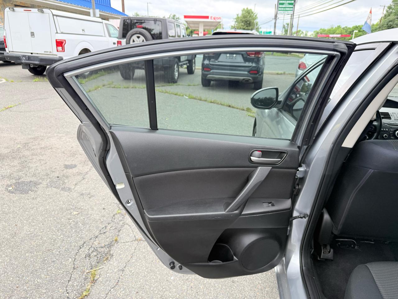 Mazda MAZDA3 i Touring 4-door 2012