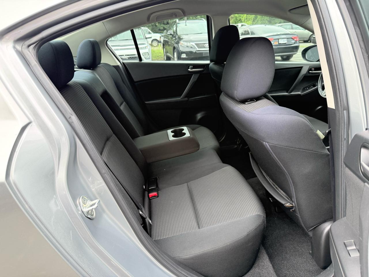 Mazda MAZDA3 i Touring 4-door 2012