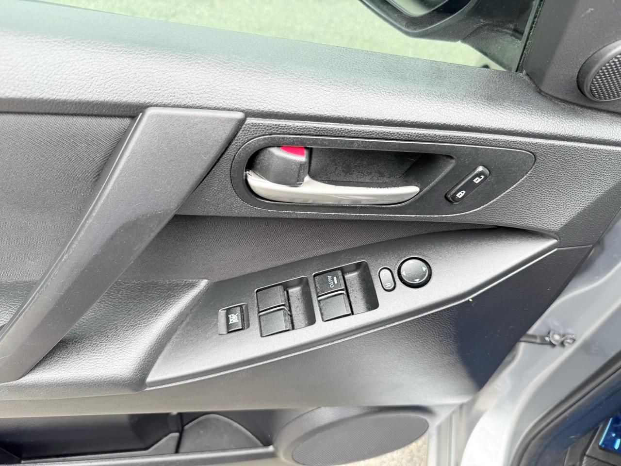 Mazda MAZDA3 i Touring 4-door 2012