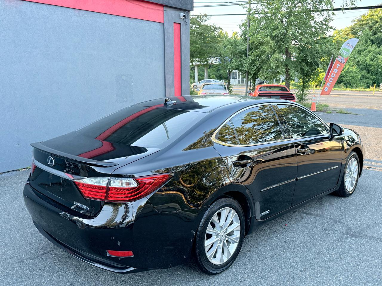 Lexus ES 300h Sedan 2013