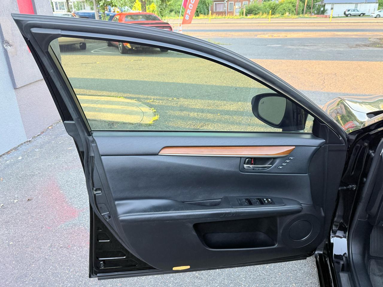 Lexus ES 300h Sedan 2013
