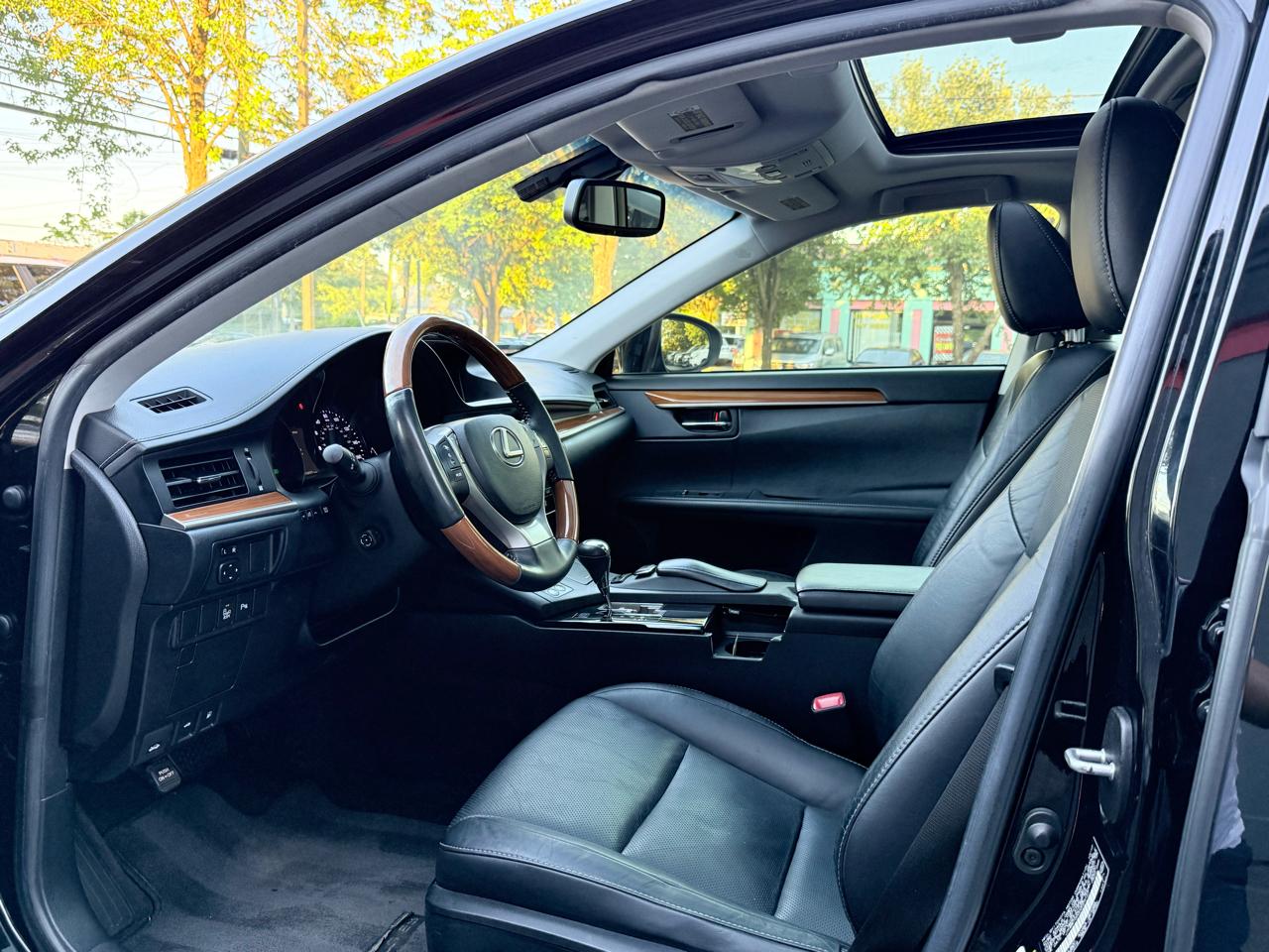 Lexus ES 300h Sedan 2013