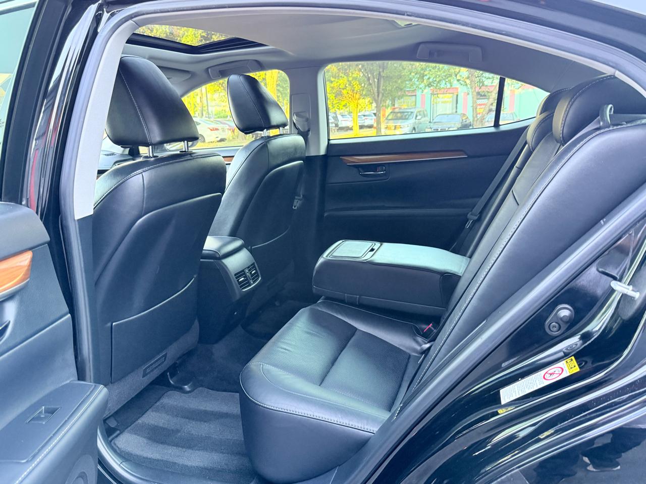 Lexus ES 300h Sedan 2013