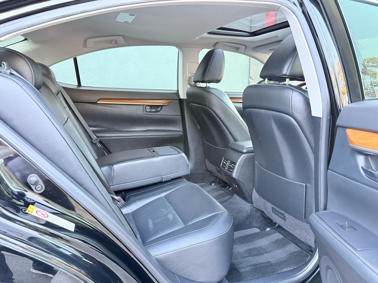 Lexus ES 300h Sedan 2013