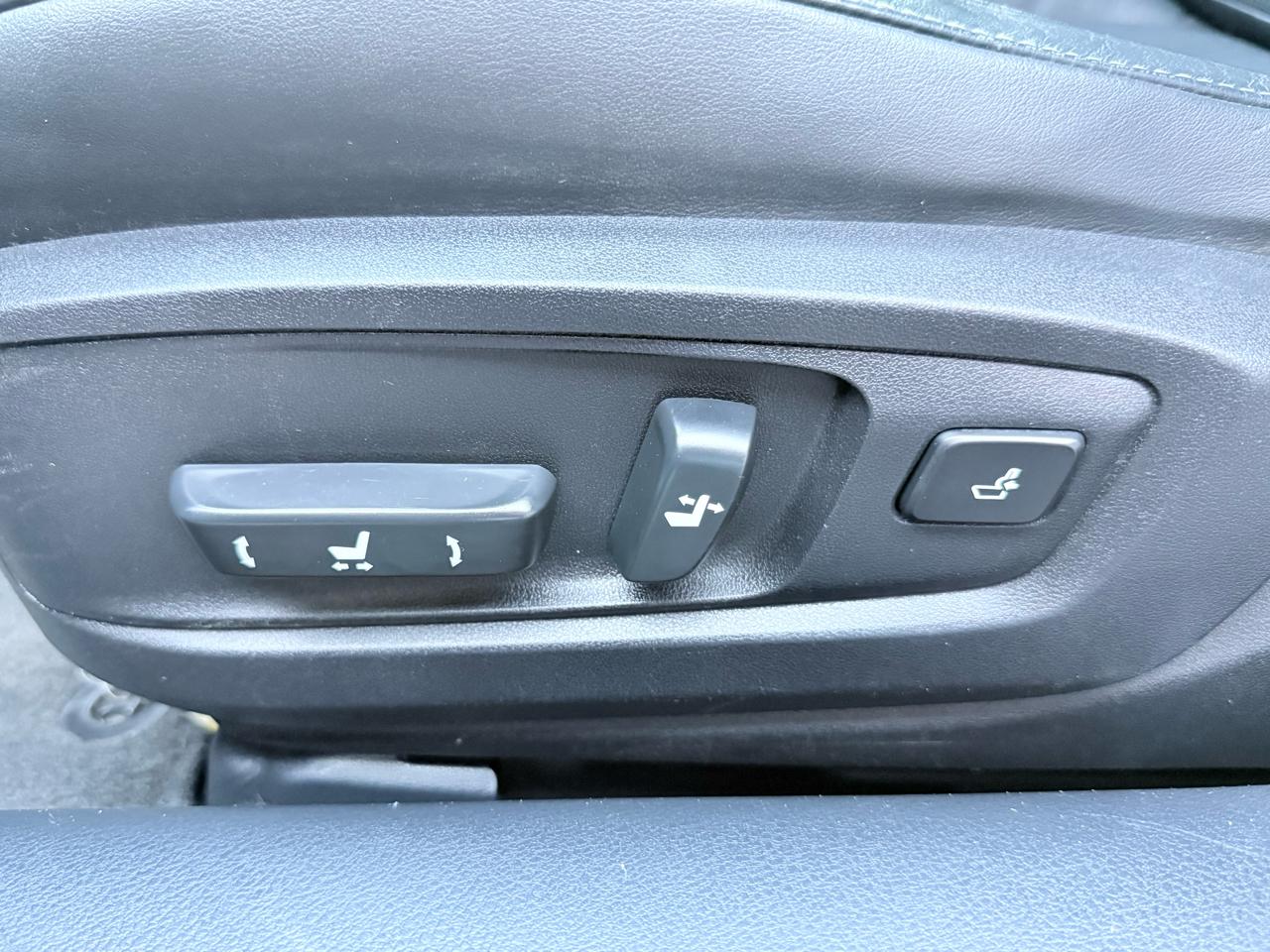 Lexus ES 300h Sedan 2013