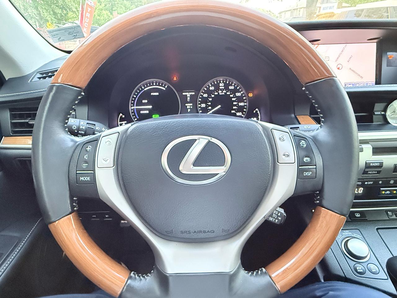 Lexus ES 300h Sedan 2013
