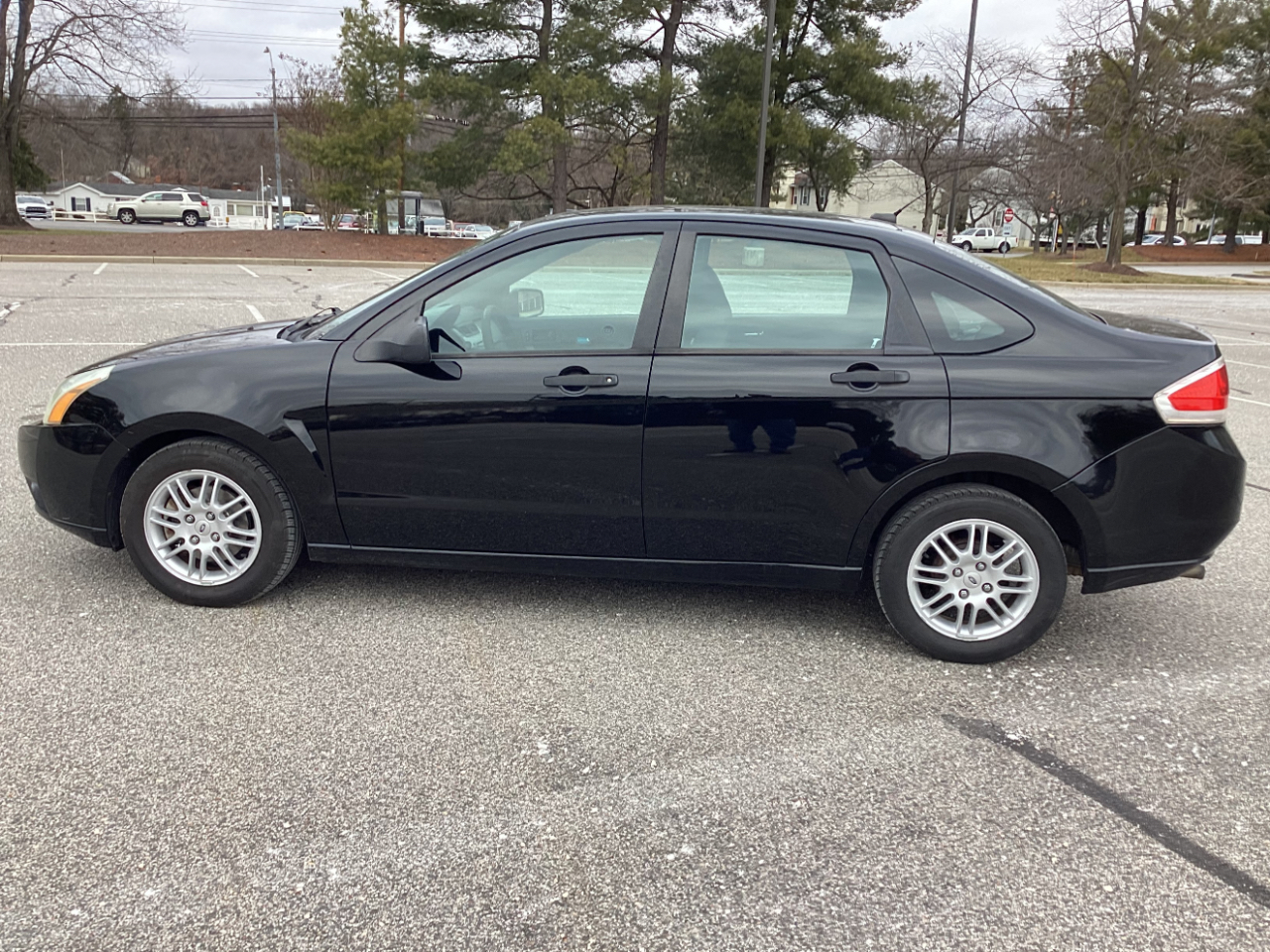 Ford Focus SE Sedan 2010