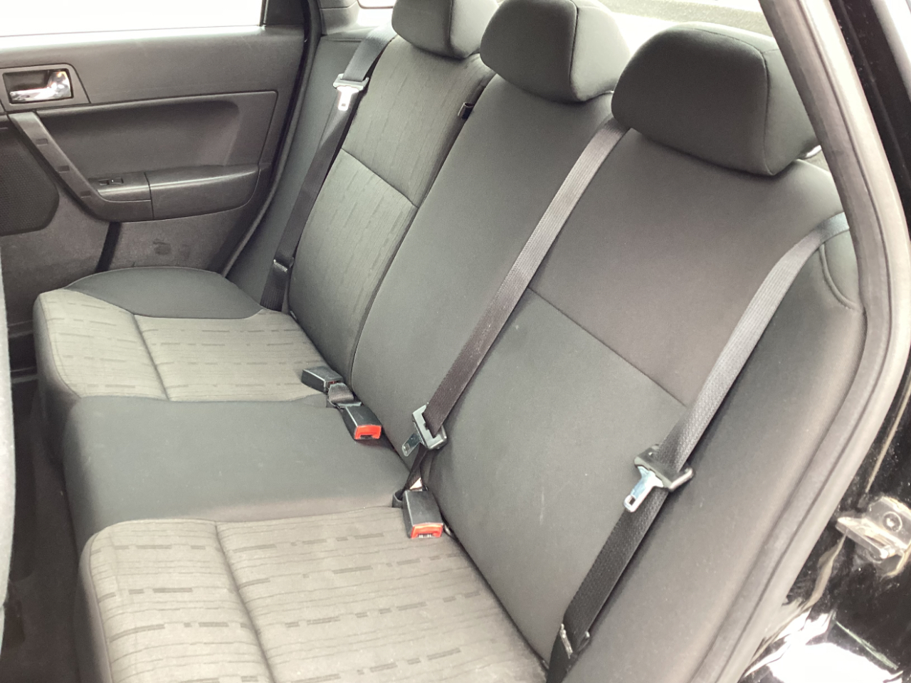 Ford Focus SE Sedan 2010