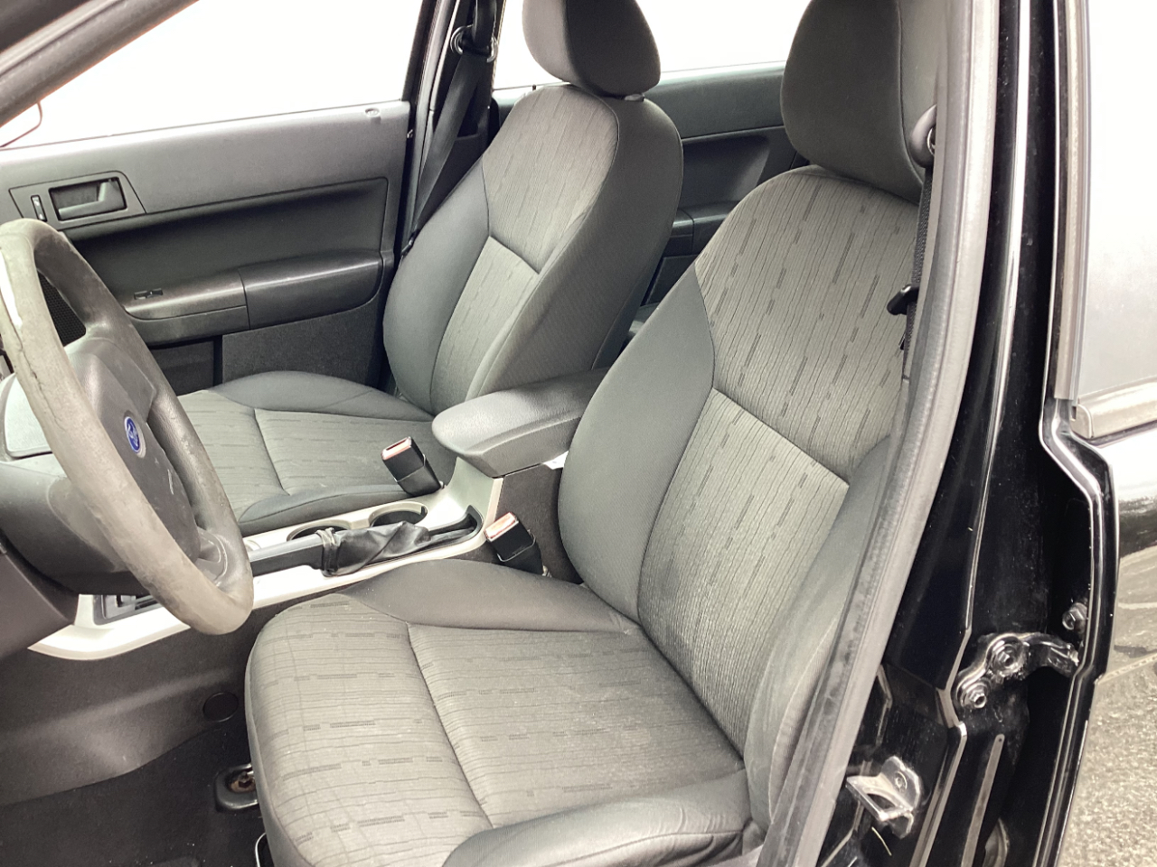 Ford Focus SE Sedan 2010