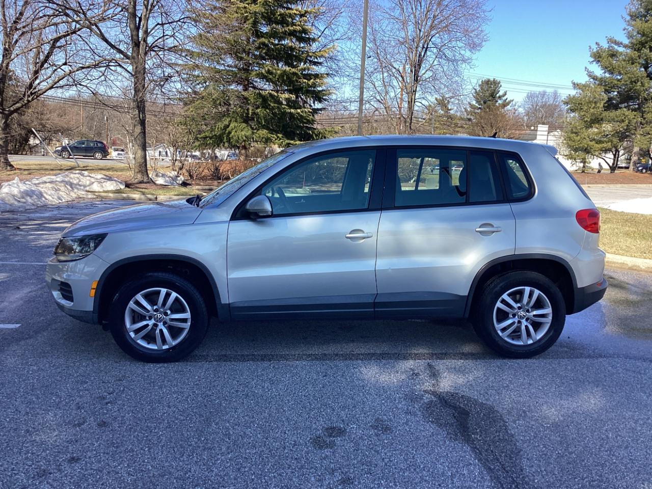 Volkswagen Tiguan S 2012