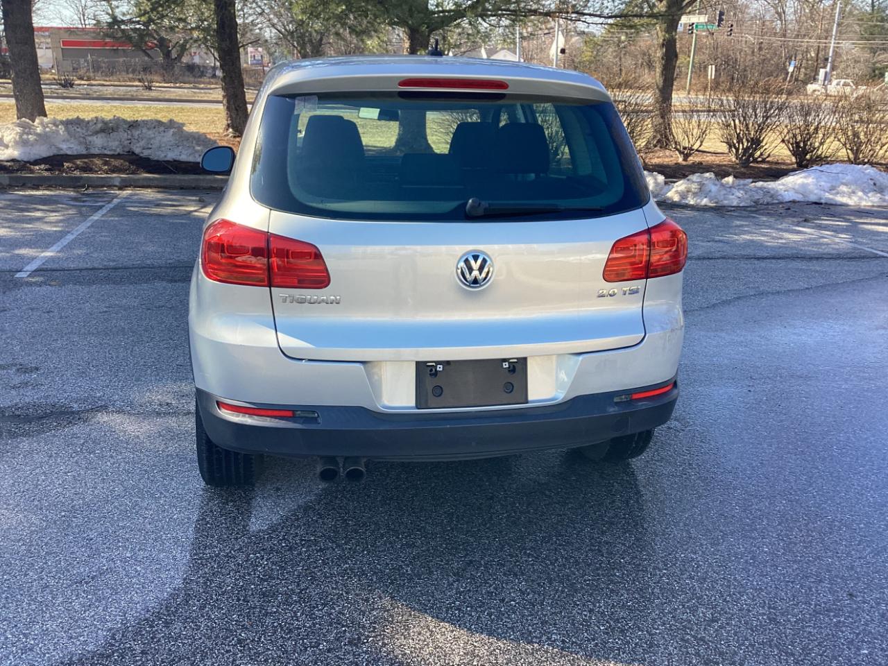 Volkswagen Tiguan S 2012