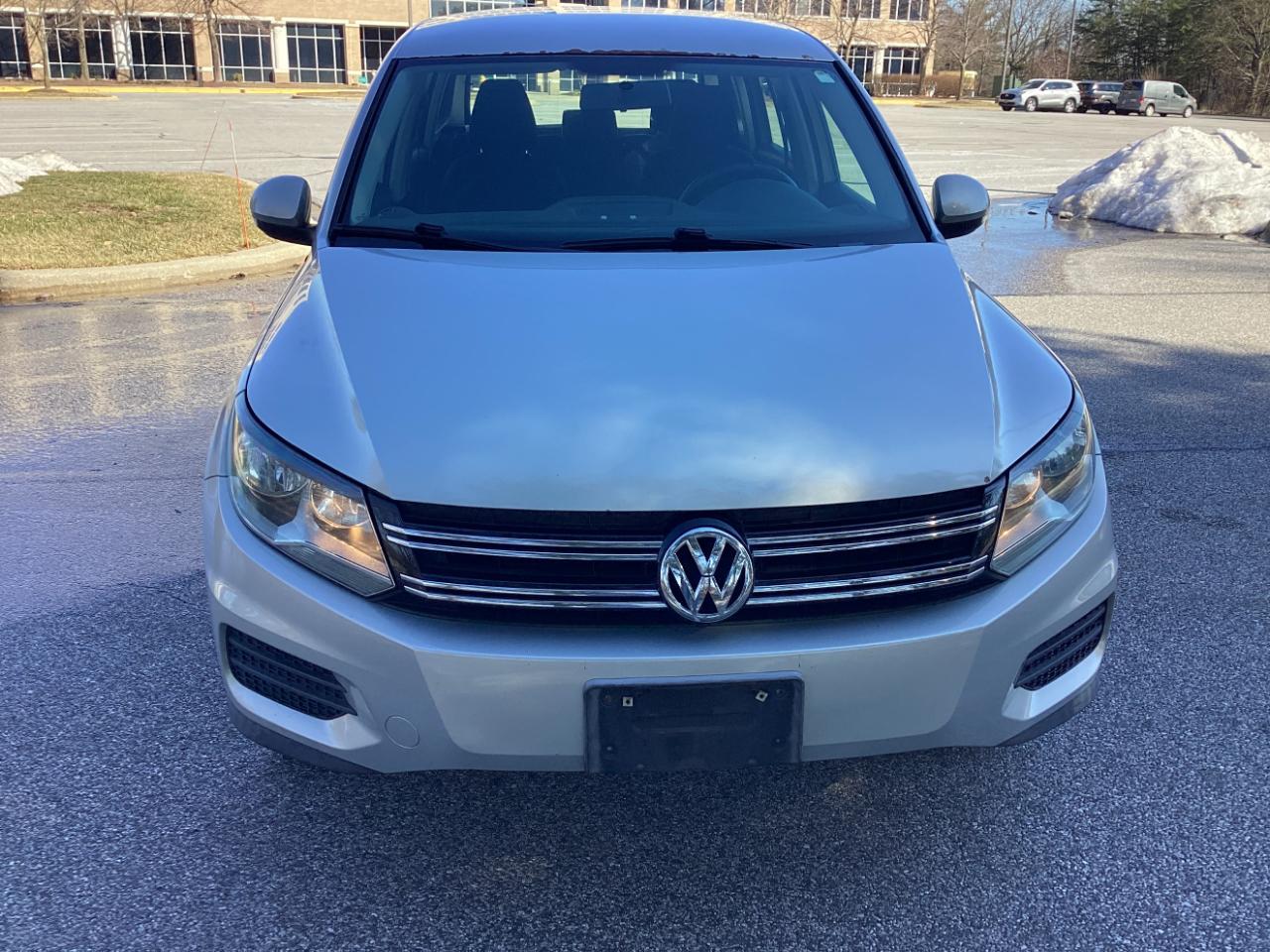 Volkswagen Tiguan S 2012