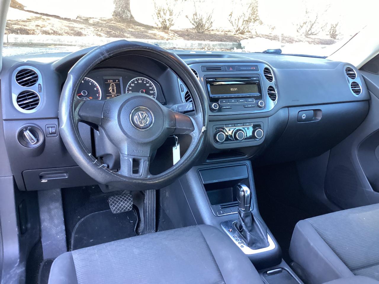 Volkswagen Tiguan S 2012