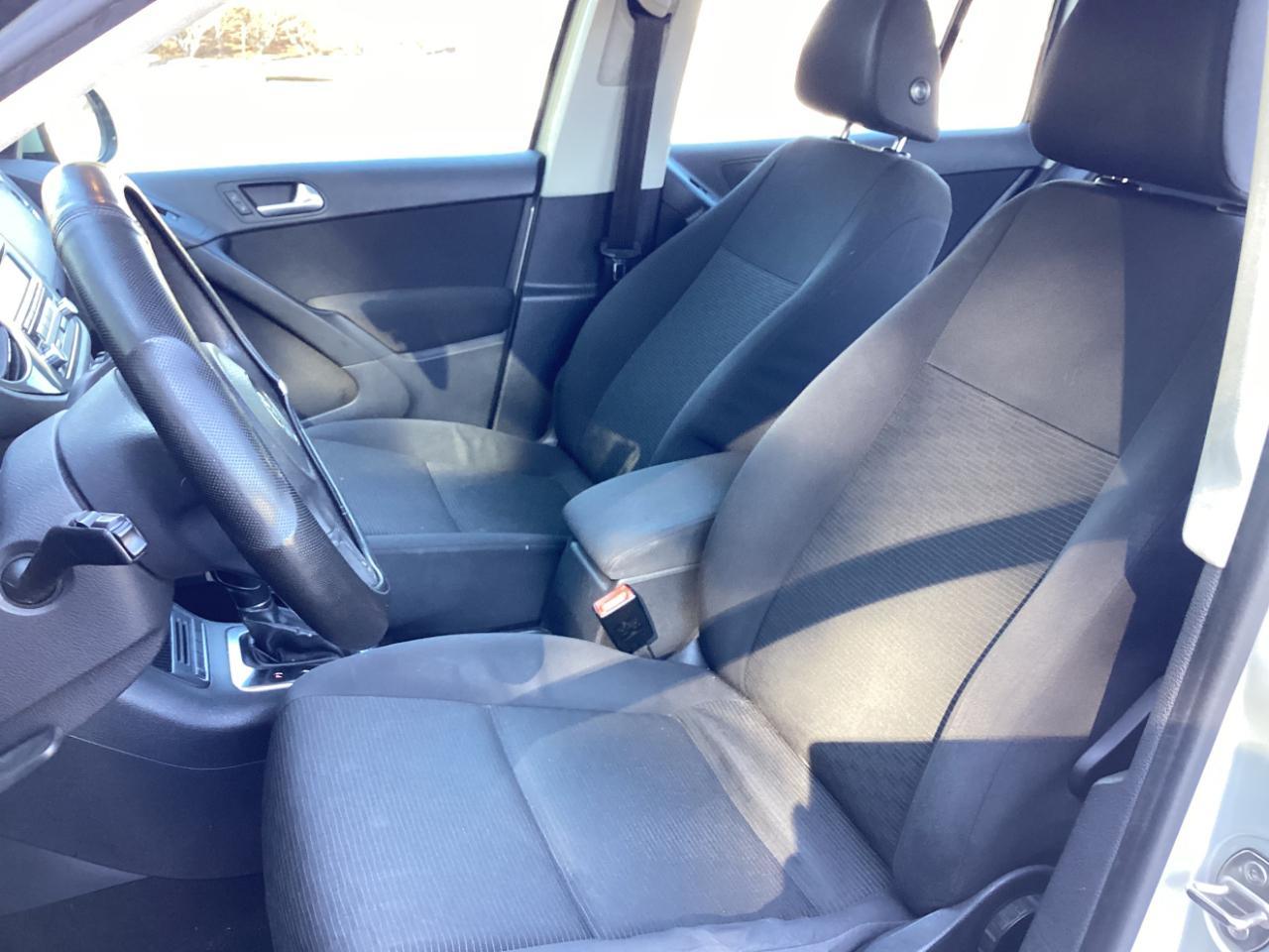 Volkswagen Tiguan S 2012