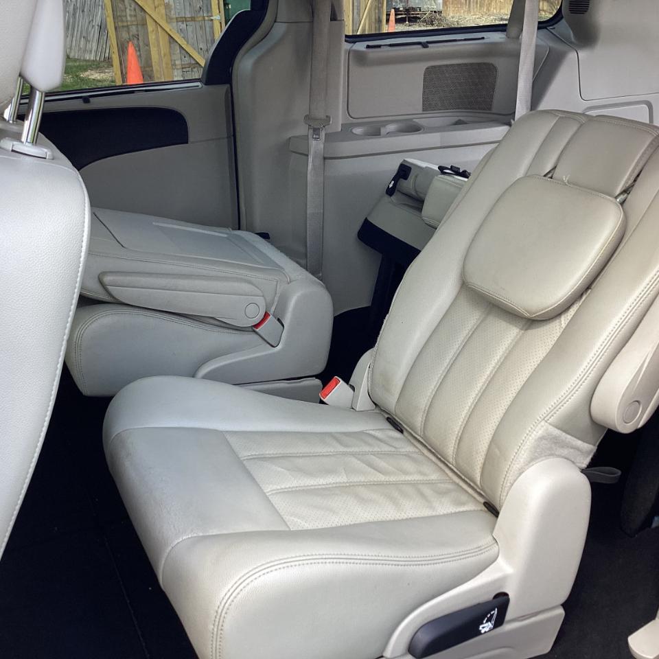 Chrysler Town & Country Touring-L 2012