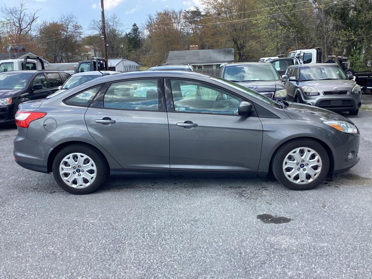 Ford Focus SE Sedan 2012