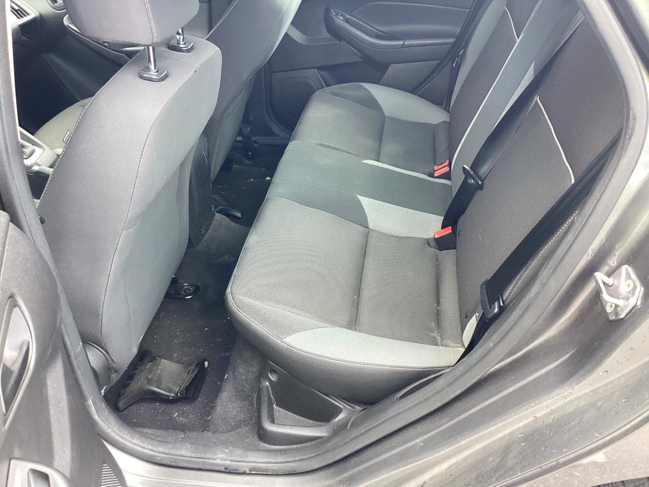 Ford Focus SE Sedan 2012